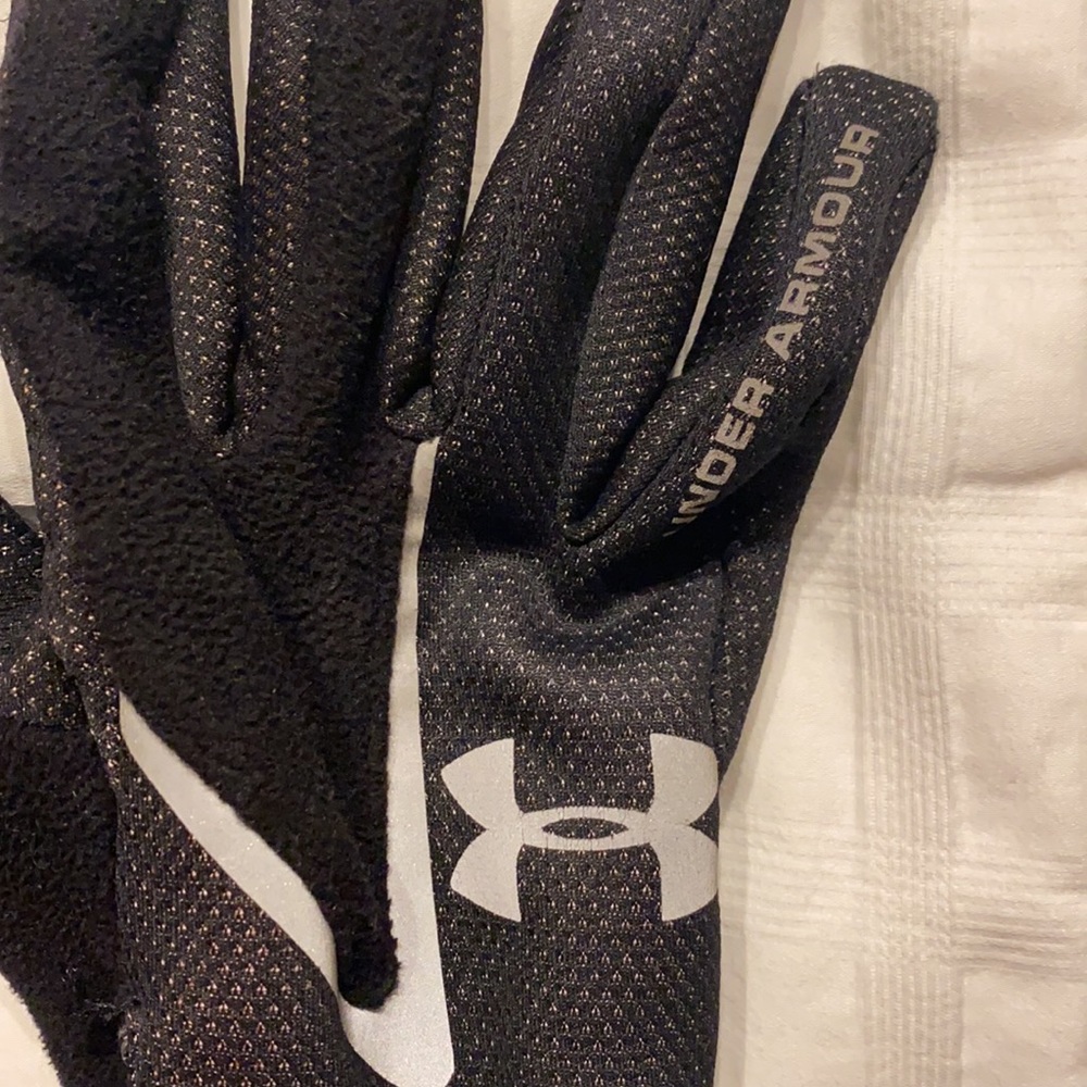 Under Armour Gloves - Picture 2 of 5